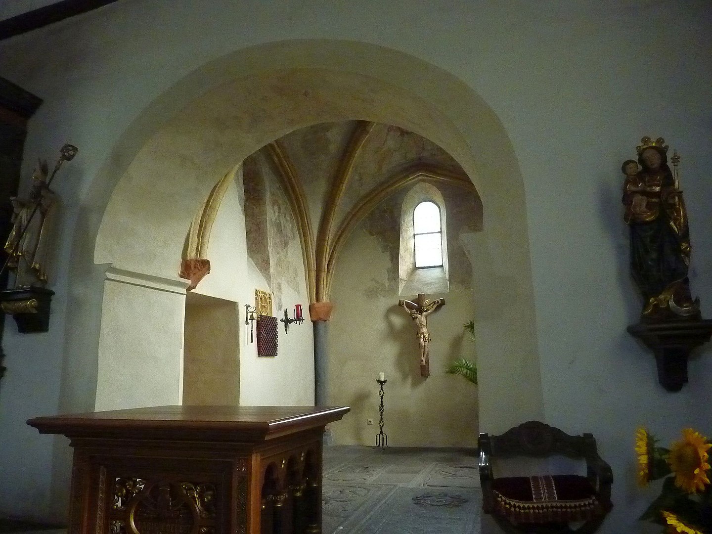 Dorfkirche Sankt Apollonia, Blick in den Altarraum
